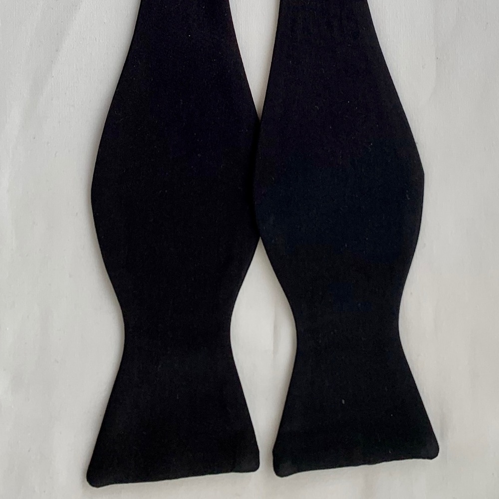 Beautiful All Silk Bow Tie (Neiman Marcus)